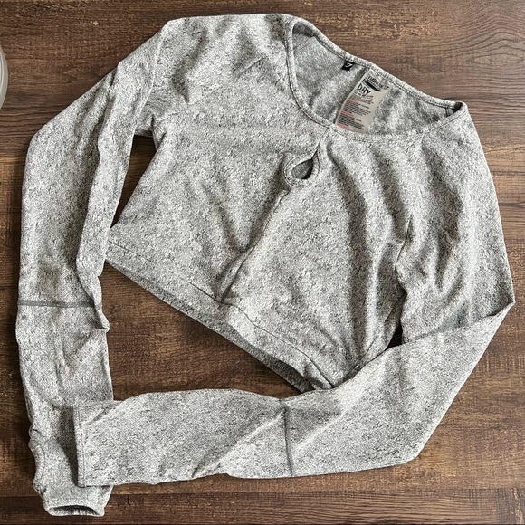 Gymshark Fleur Long Sleeve Crop - Charcoal - Picture 2 of 5